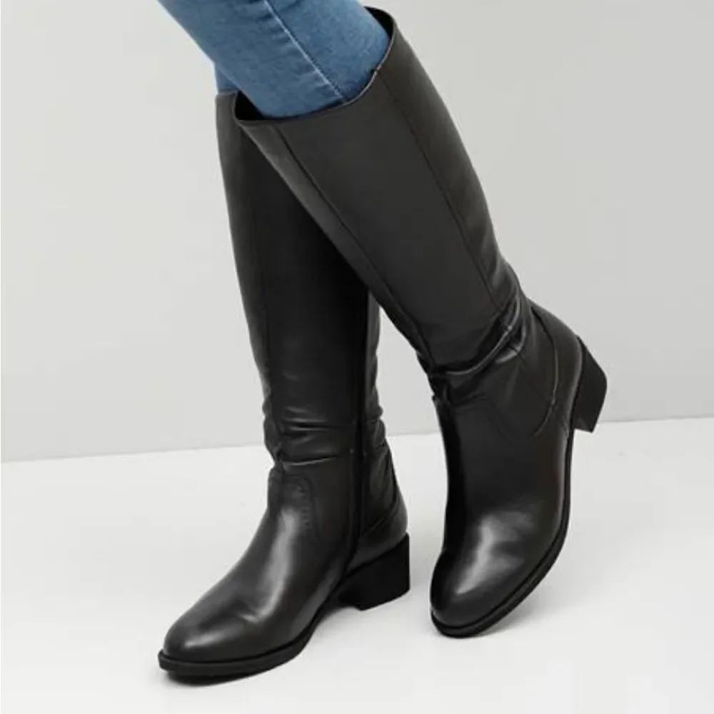 NINE WEST VINTAGES AMERICAN COLLECTION SIDE ZIPPER CLOSURE BOOT